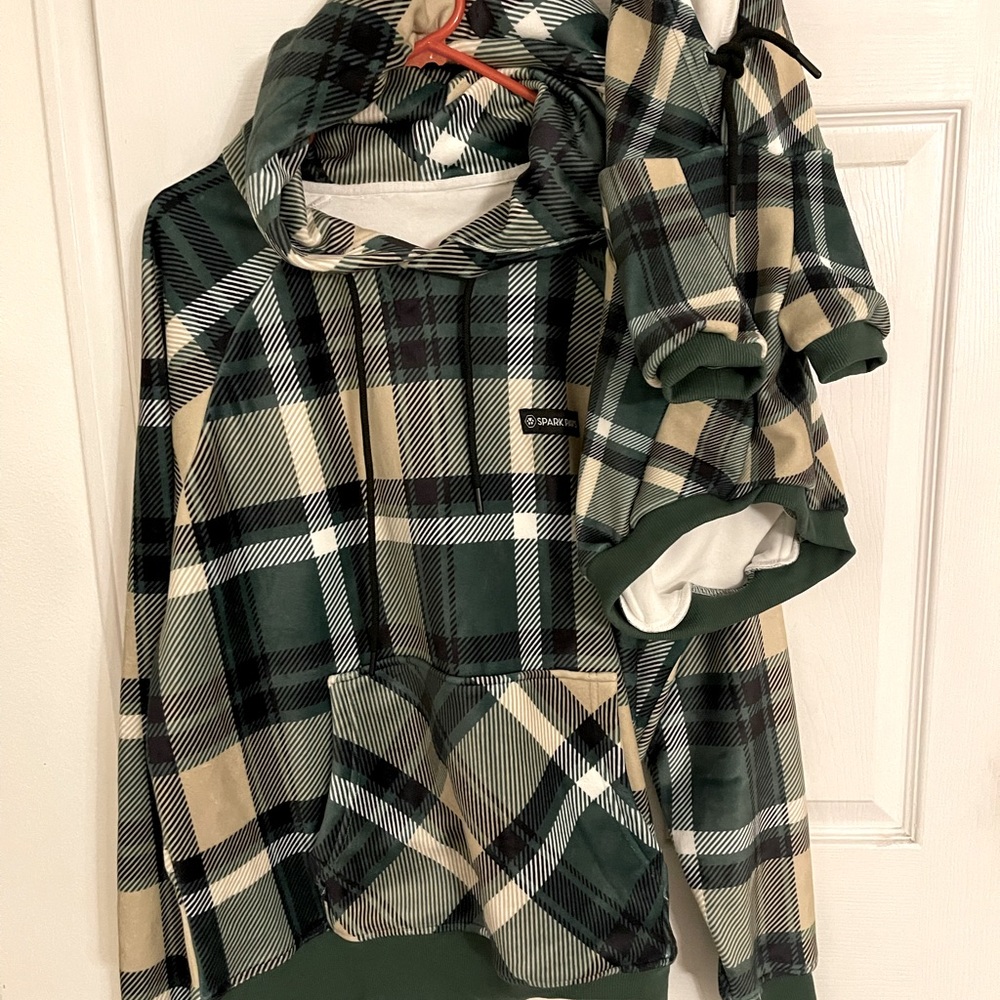 Matching Hoodies - Picture 5 of 16